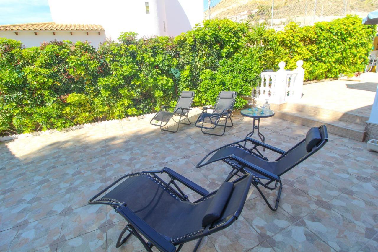 Great Villa, Sea Views, 20 Secs Walk To The Beach, Bbq, 9 People, 5 Mins Car From Center, Sailing Club 3 Mins Walk Willa *
