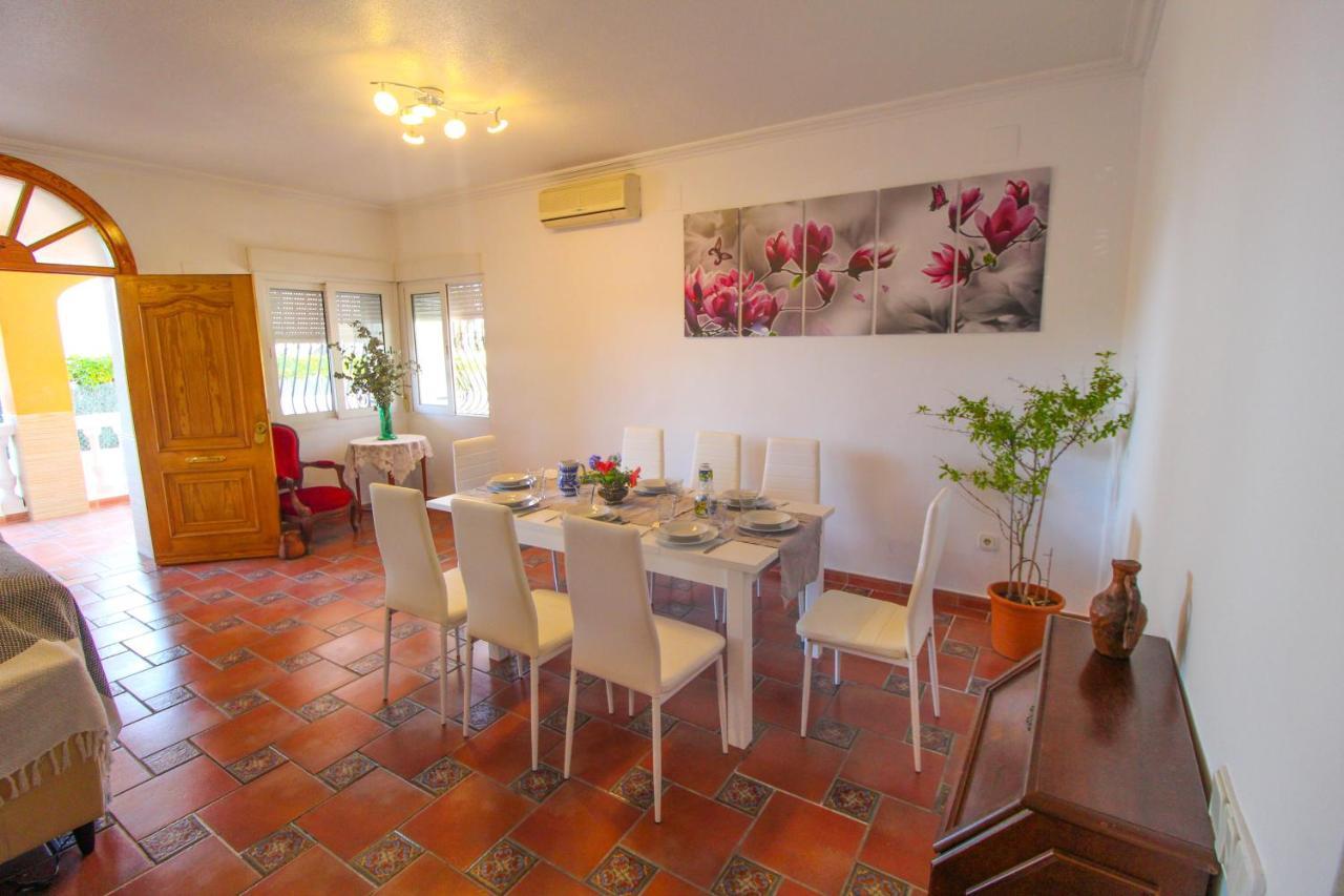Willa Great Villa, Sea Views, 20 Secs Walk To The Beach, Bbq, 9 People, 5 Mins Car From Center, Sailing Club 3 Mins Walk *
