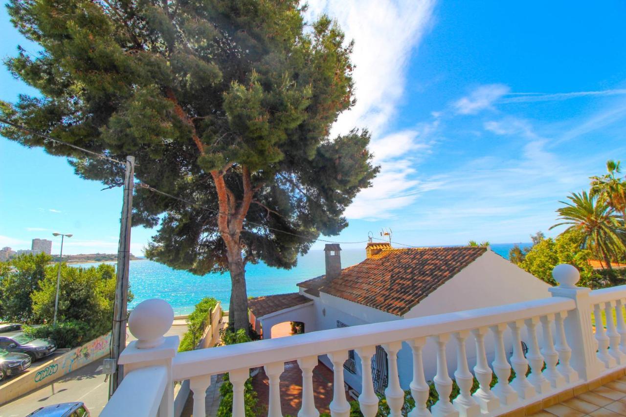 Willa Great Villa, Sea Views, 20 Secs Walk To The Beach, Bbq, 9 People, 5 Mins Car From Center, Sailing Club 3 Mins Walk *