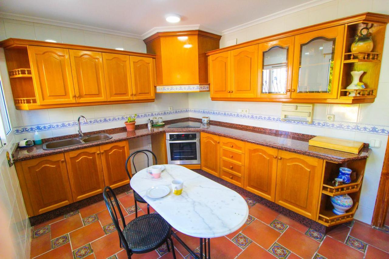 Willa Great Villa, Sea Views, 20 Secs Walk To The Beach, Bbq, 9 People, 5 Mins Car From Center, Sailing Club 3 Mins Walk Alicante