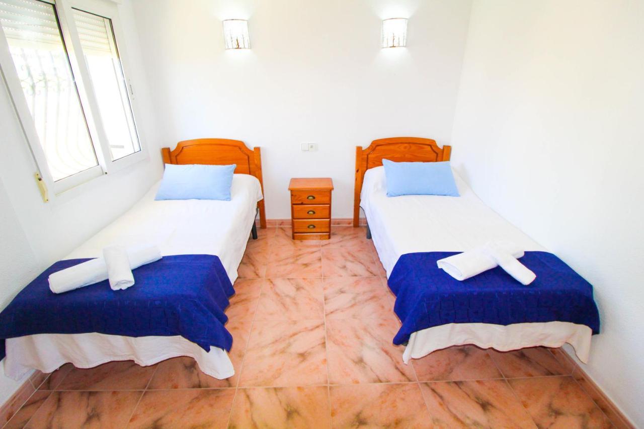 Willa Great Villa, Sea Views, 20 Secs Walk To The Beach, Bbq, 9 People, 5 Mins Car From Center, Sailing Club 3 Mins Walk Alicante