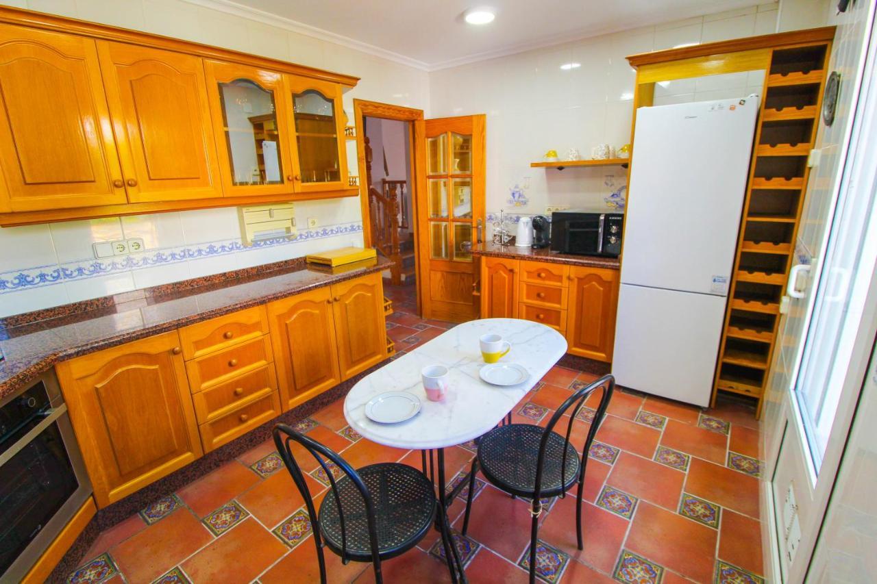 Great Villa, Sea Views, 20 Secs Walk To The Beach, Bbq, 9 People, 5 Mins Car From Center, Sailing Club 3 Mins Walk Willa Alicante