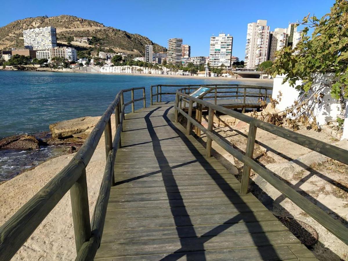 Willa Great Villa, Sea Views, 20 Secs Walk To The Beach, Bbq, 9 People, 5 Mins Car From Center, Sailing Club 3 Mins Walk